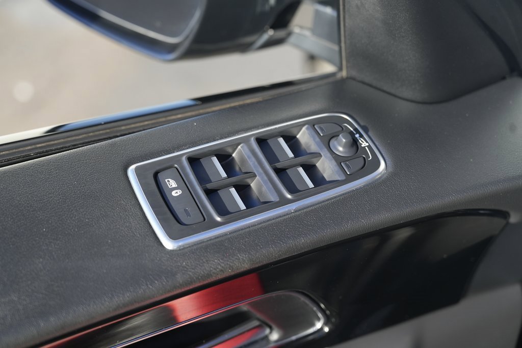 Used 2017 Jaguar F-PACE R-Sport image 30