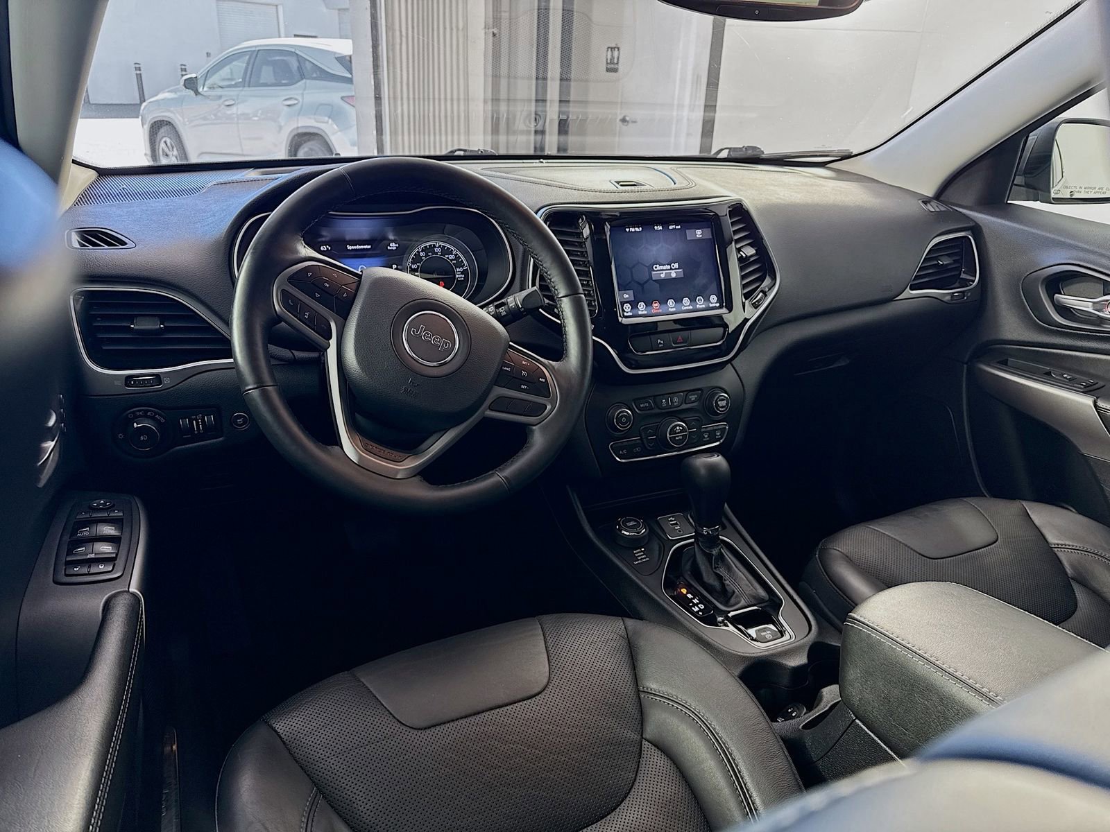 Used 2019 Jeep Cherokee Limited AWD/4WD image 17