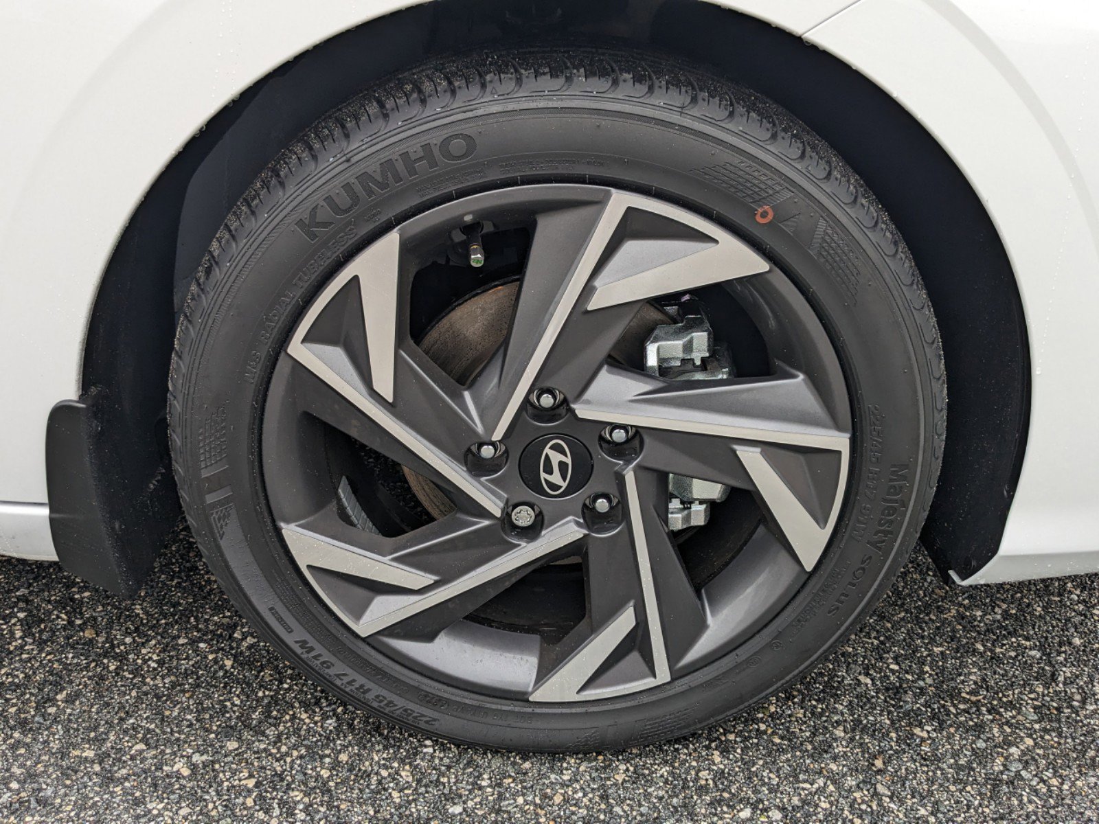 New 2025 Hyundai Elantra Limited image 15