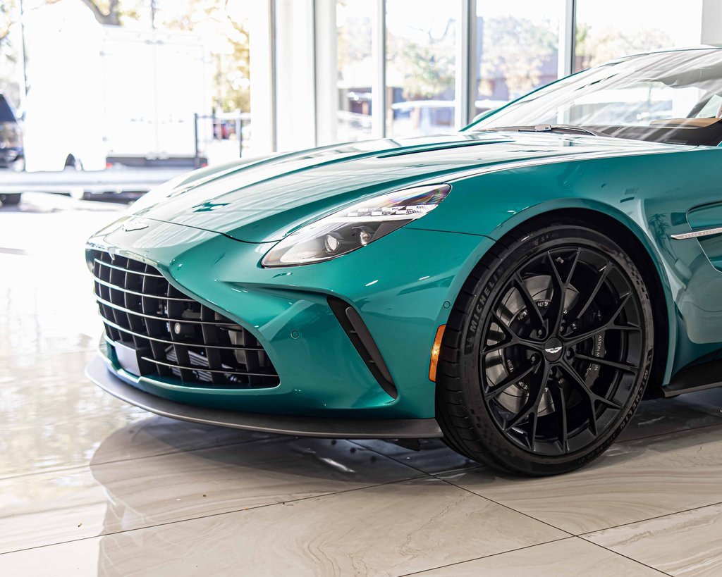 Used 2025 Aston Martin V8 Vantage Coupe image 4