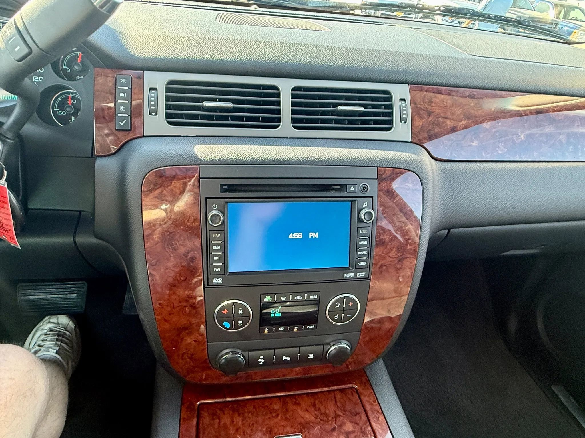 Used 2010 Chevrolet Suburban LTZ AWD/4WD image 12