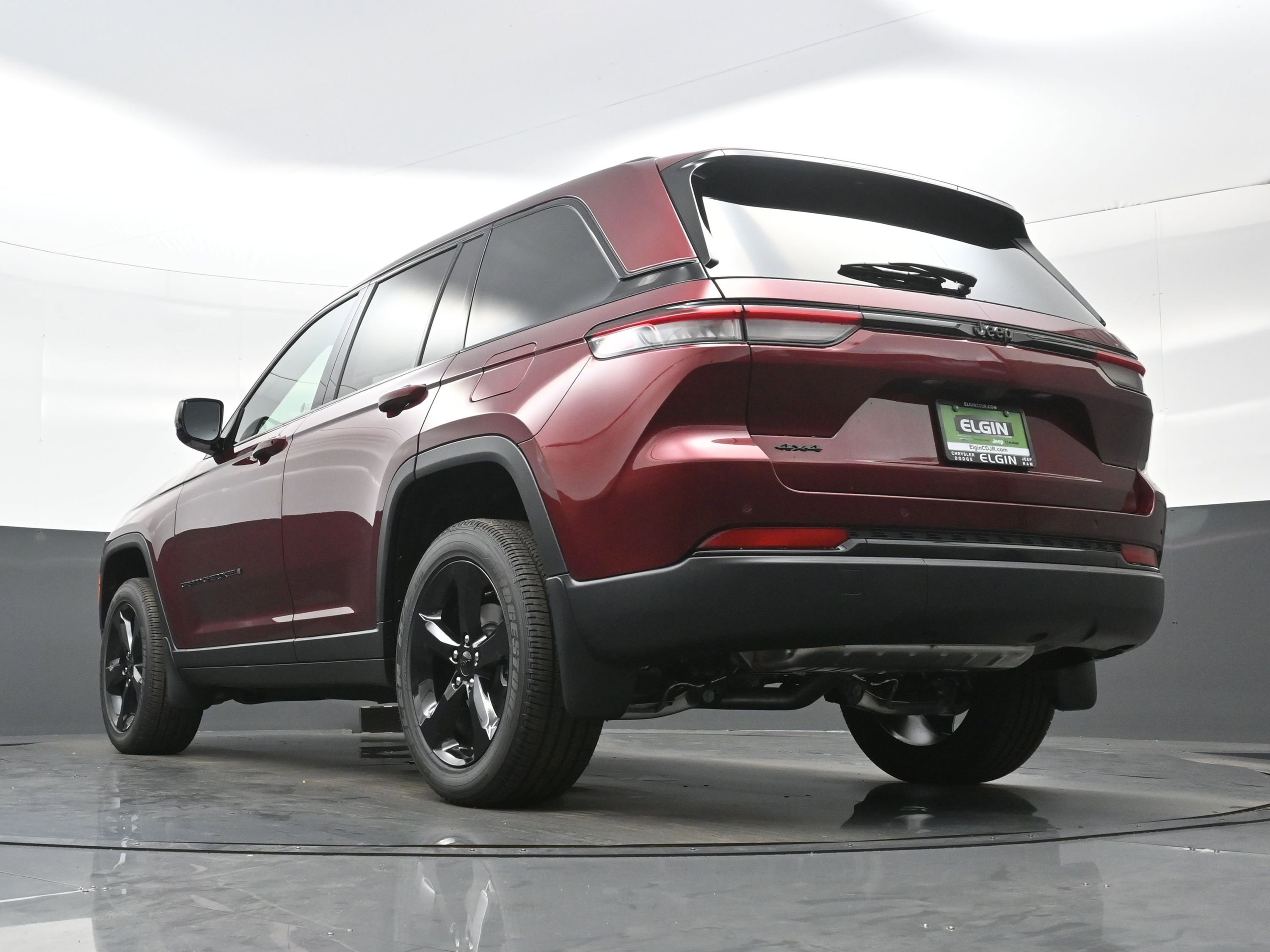 New 2025 Jeep Grand Cherokee Altitude image 13
