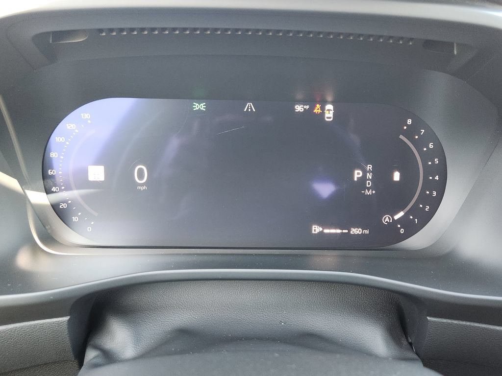 Used 2025 Volvo XC40 B5 Plus AWD/4WD image 7