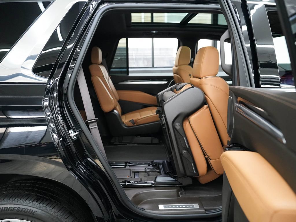 Used 2025 Cadillac Escalade Premium Luxury w/ LPO, Floor Liner Package AWD/4WD image 33