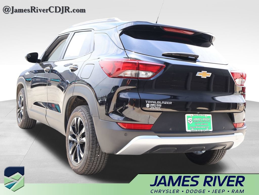 Used 2023 Chevrolet TrailBlazer LT w/ Convenience Package FWD image 3