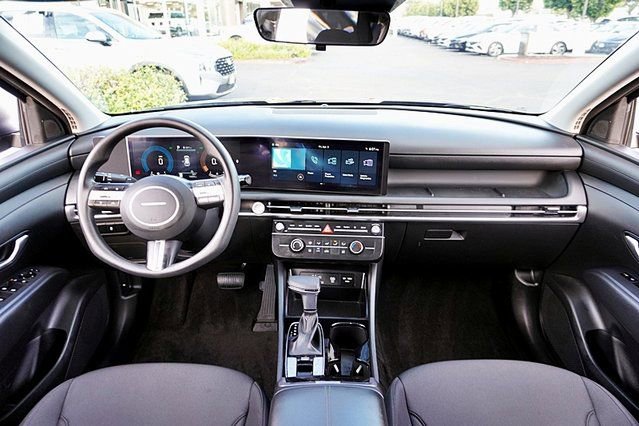 Certified 2025 Hyundai Tucson SE image 19