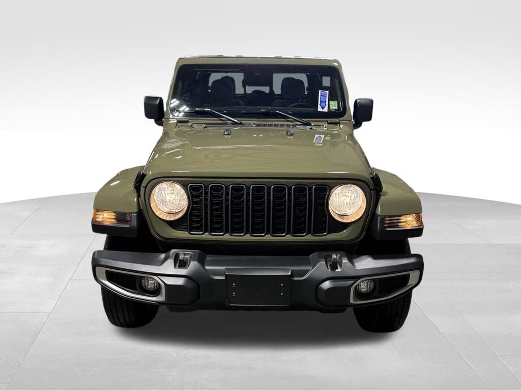 Certified 2025 Jeep Gladiator Sport AWD/4WD image 6