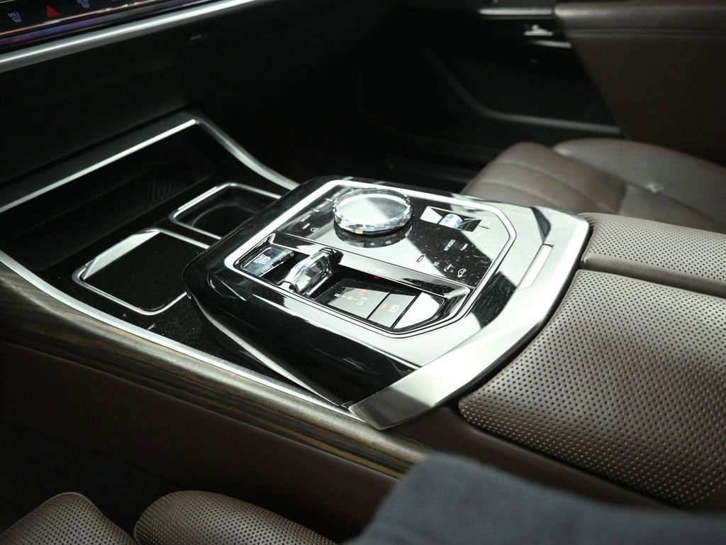 Used 2023 BMW 760i xDrive w/ Luxury Rear Seating Package image 15
