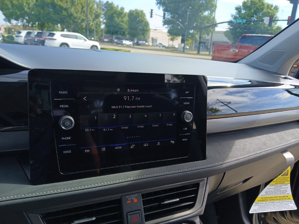New 2027 Volkswagen Taos SE FWD image 15