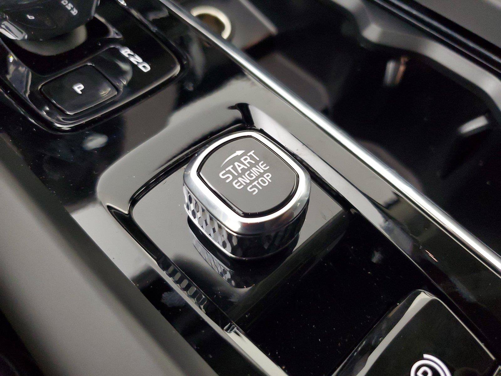 New 2027 Volvo XC60 B5 Plus AWD/4WD image 33