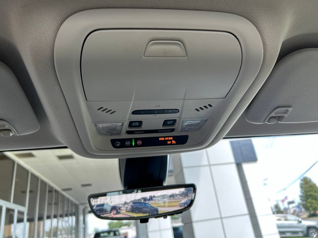 Used 2022 GMC Acadia Denali w/ Denali Ultimate Package FWD image 24