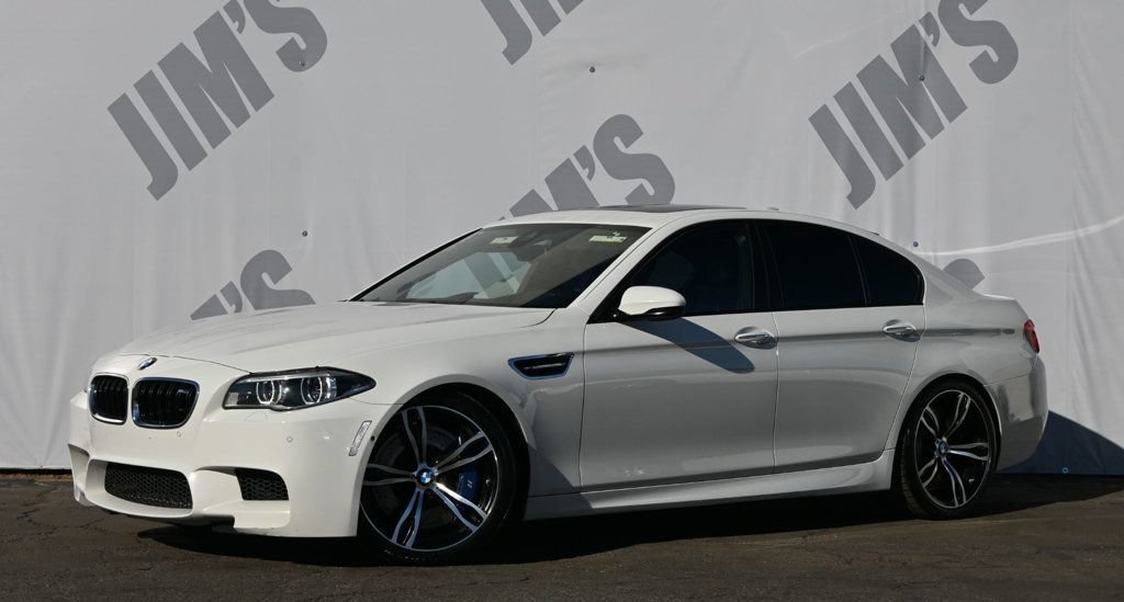 Used 2015 BMW M5 RWD image 1