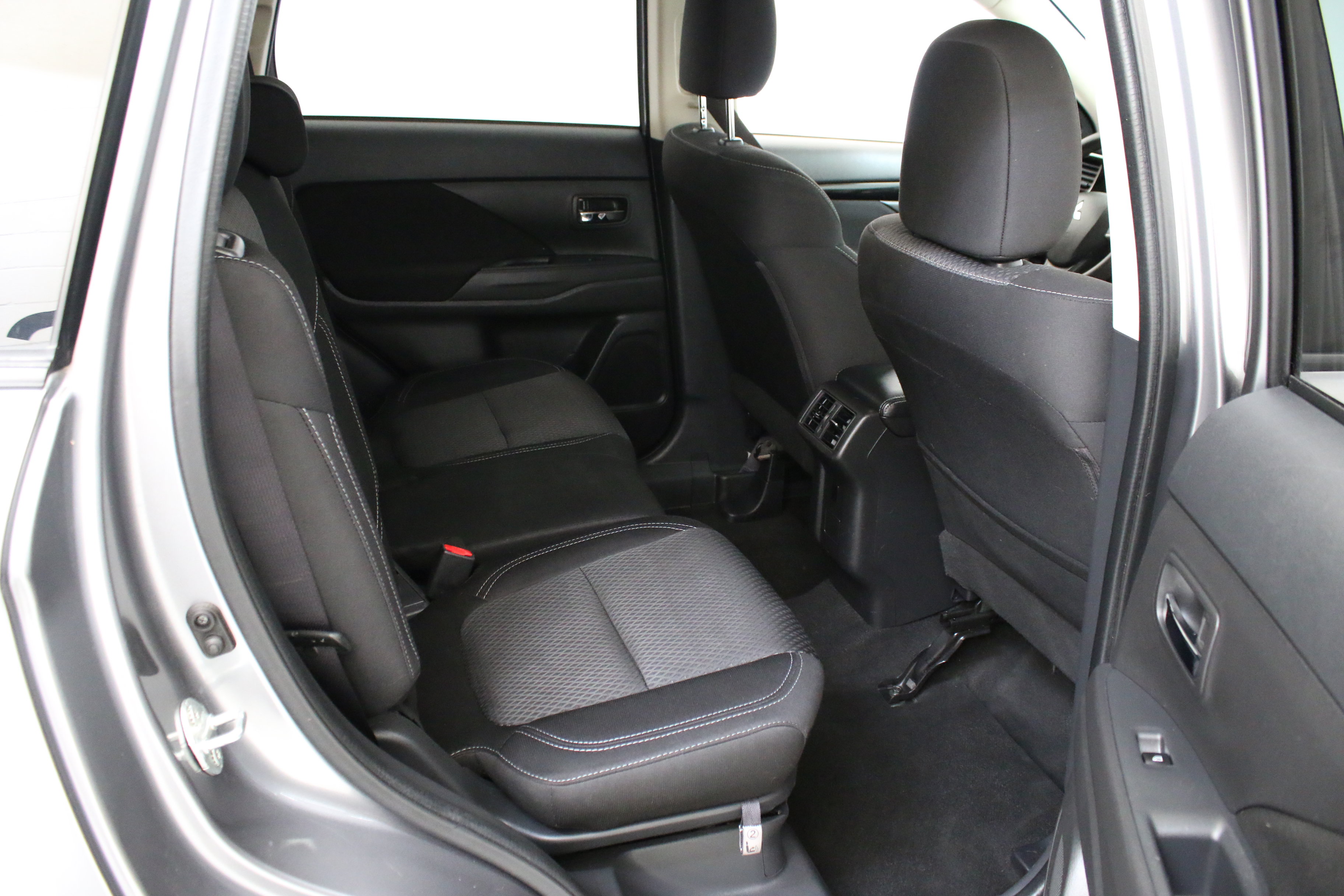 Used 2020 Mitsubishi Outlander ES AWD/4WD image 23