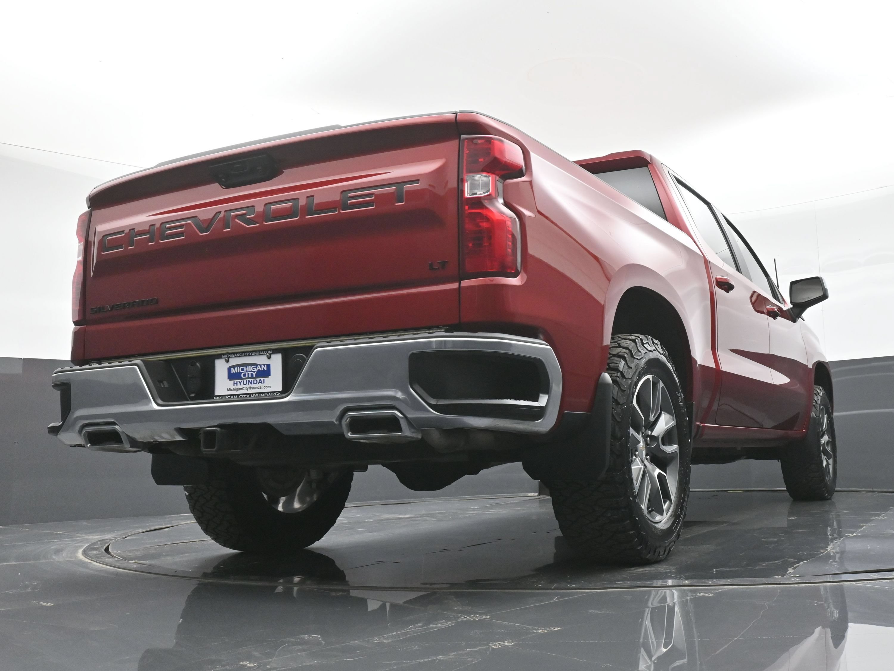Used 2023 Chevrolet Silverado 1500 LT AWD/4WD image 38