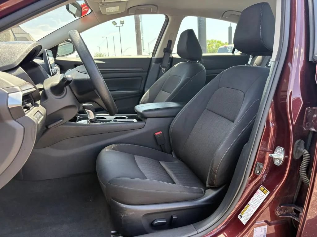 Used 2024 Nissan Altima 2.5 SV FWD image 19