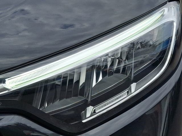 Used 2025 Mercedes-Benz GLC 300 4MATIC image 9