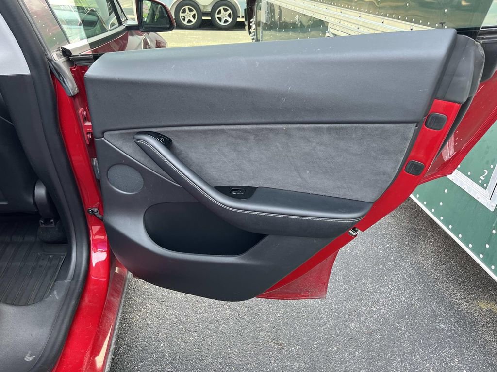 Used 2021 Tesla Model Y Long Range image 19