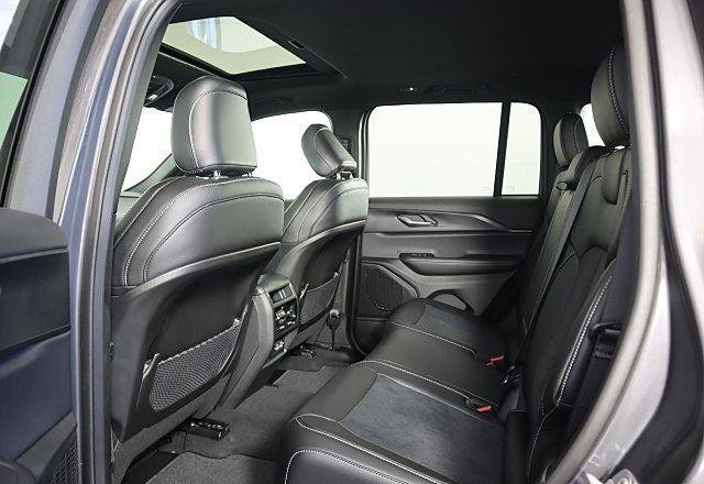 New 2025 Jeep Grand Cherokee Altitude image 10