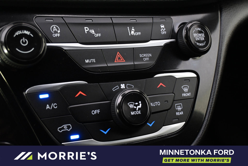 Used 2026 Chrysler Pacifica Select FWD image 33
