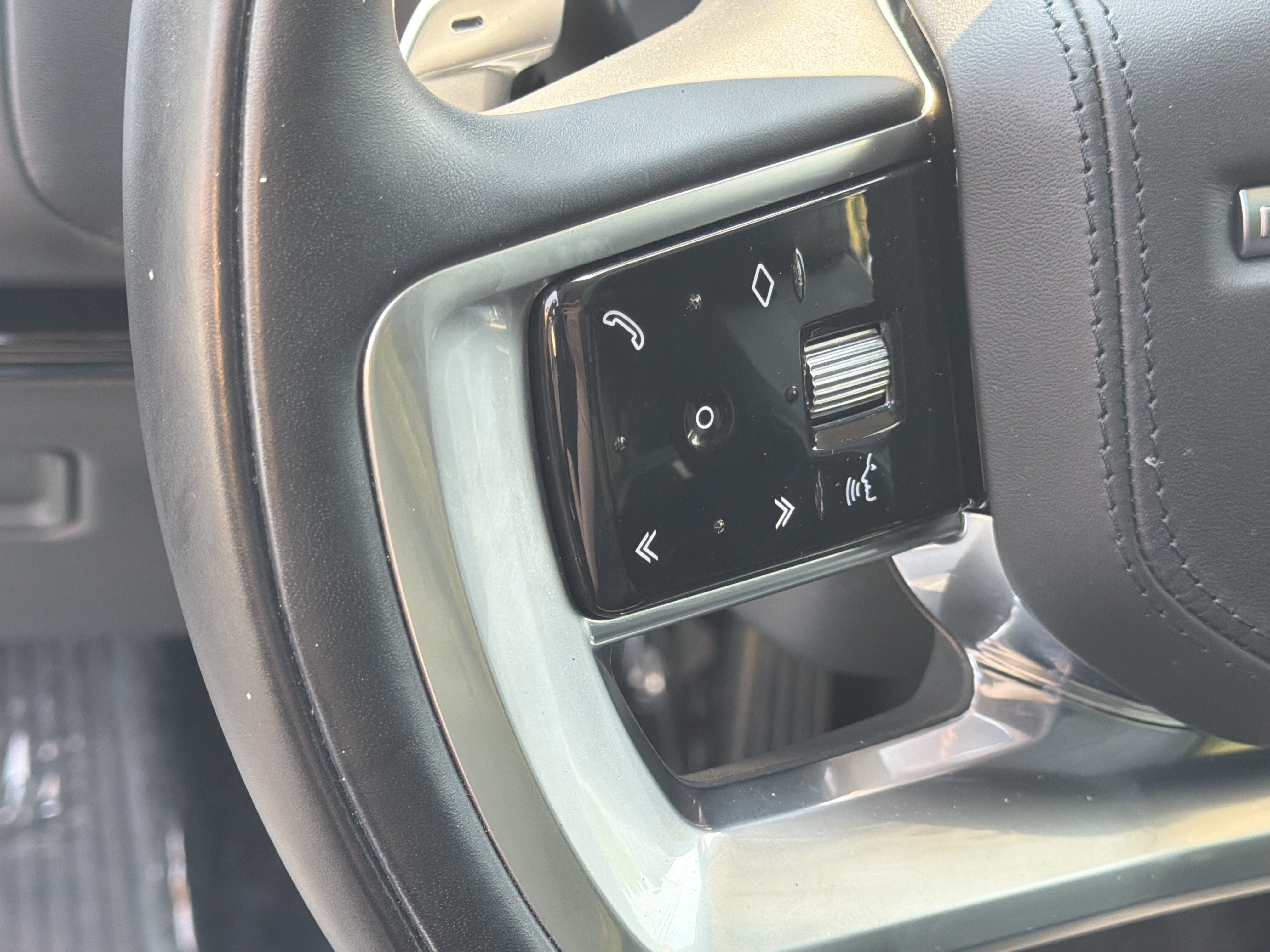 Used 2022 Land Rover Range Rover SE AWD/4WD image 19