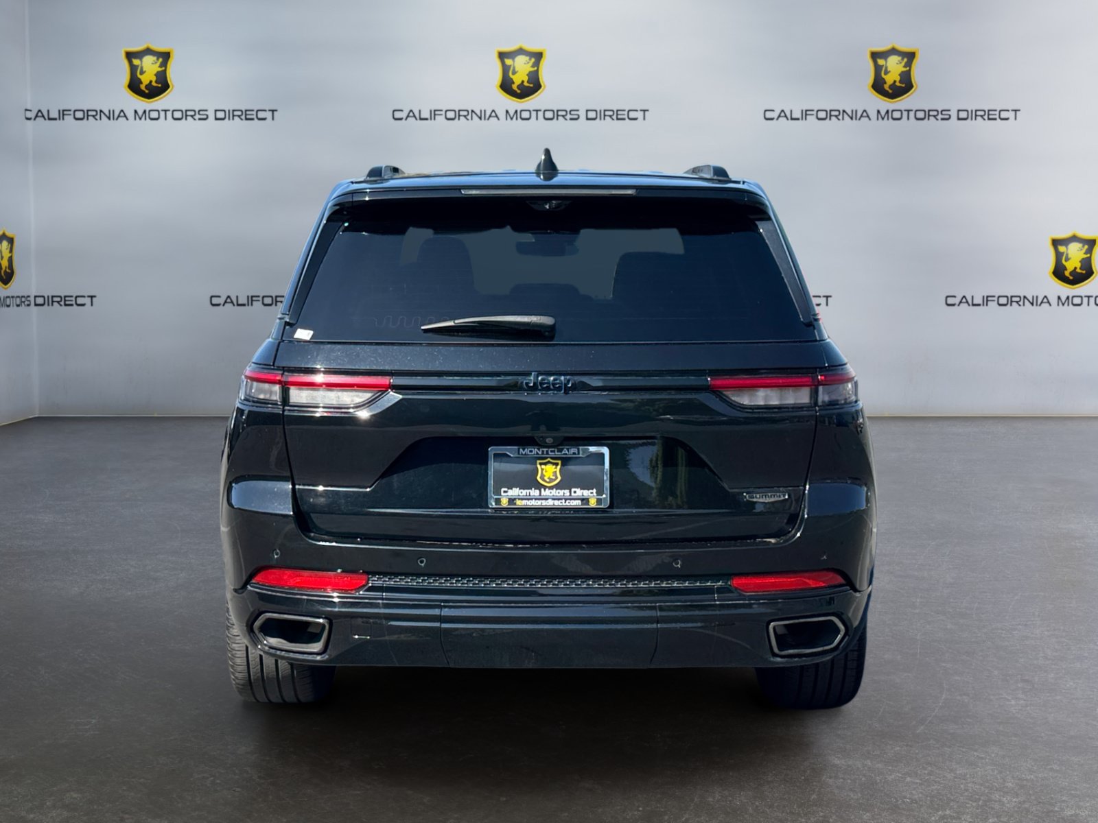 Used 2023 Jeep Grand Cherokee Summit AWD/4WD image 4