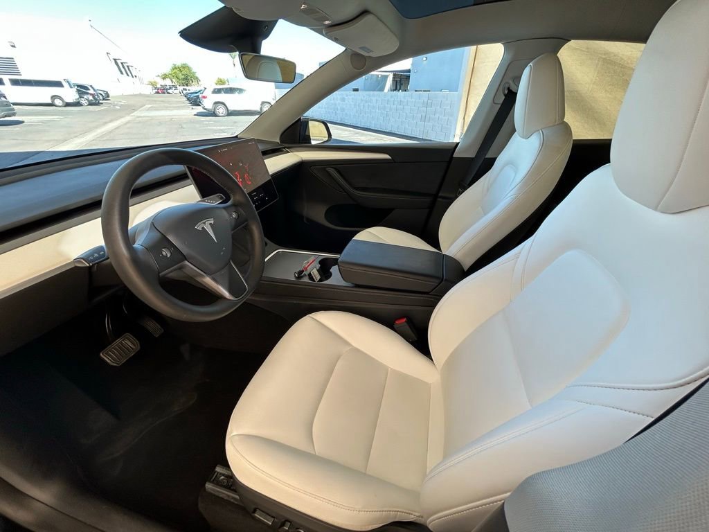Used 2025 Tesla Model Y Long Range image 23