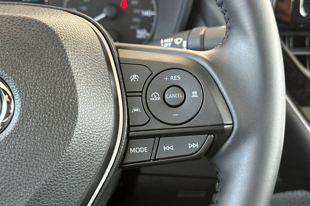 Used 2023 Toyota Corolla SE w/ SE Package image 28