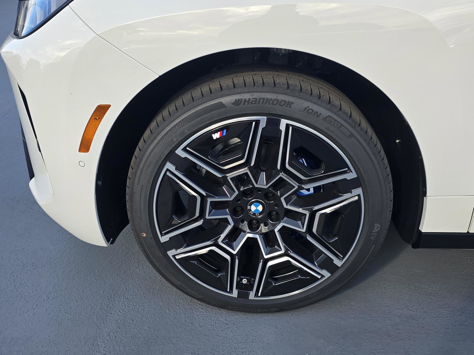 New 2026 BMW iX xDrive60 w/ M Sport Package image 8