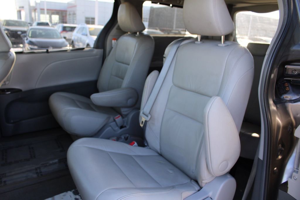 Used 2015 Toyota Sienna XLE image 25