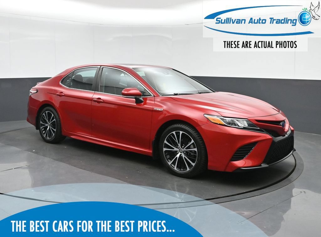 Used 2020 Toyota Camry SE w/ Sunroof Package