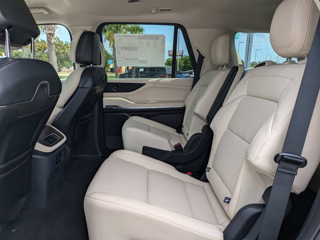 New 2027 Lincoln Navigator Premiere RWD image 15
