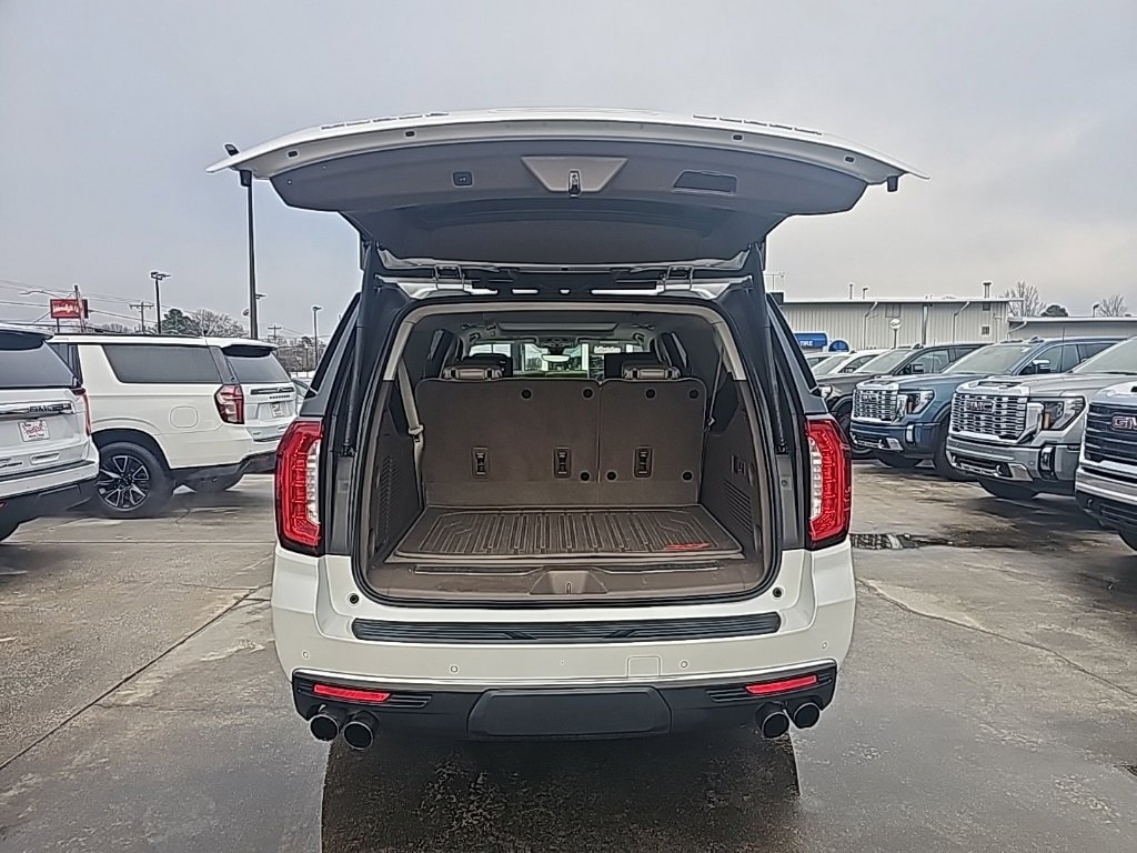 Used 2021 GMC Yukon XL Denali w/ Denali Premium Package image 6