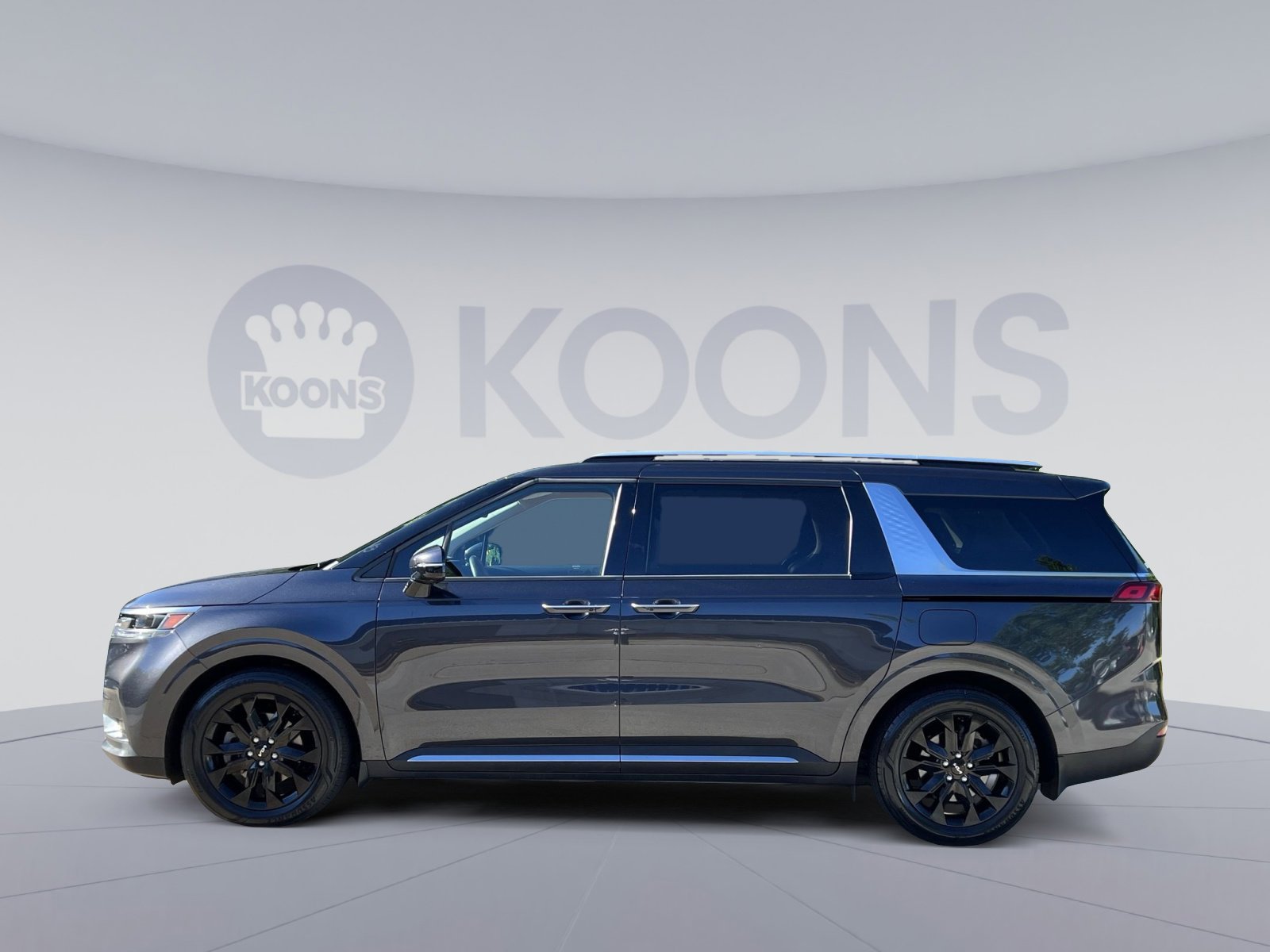 Used 2024 Kia Carnival SX FWD image 2
