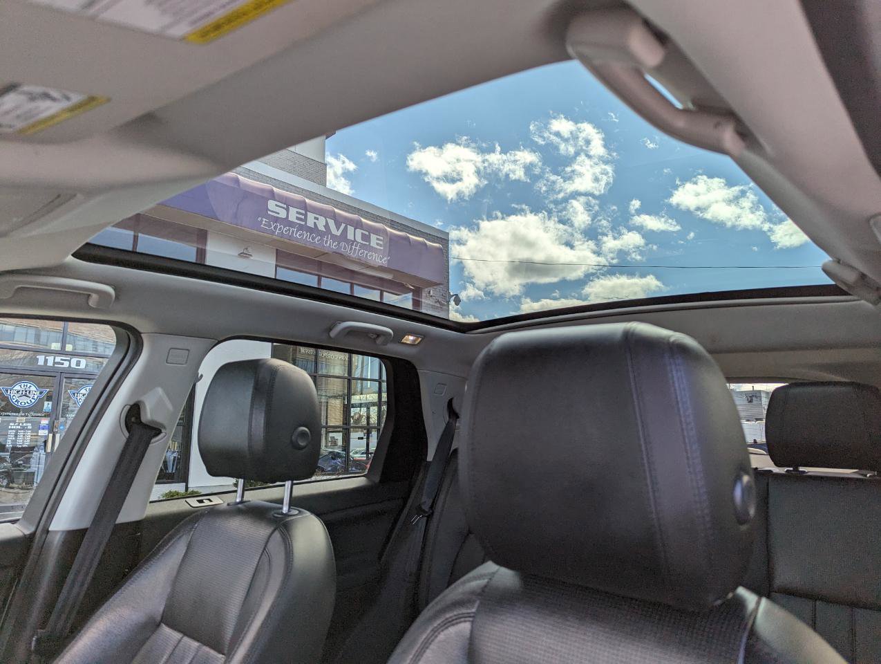 Used 2017 Land Rover Discovery Sport HSE image 29