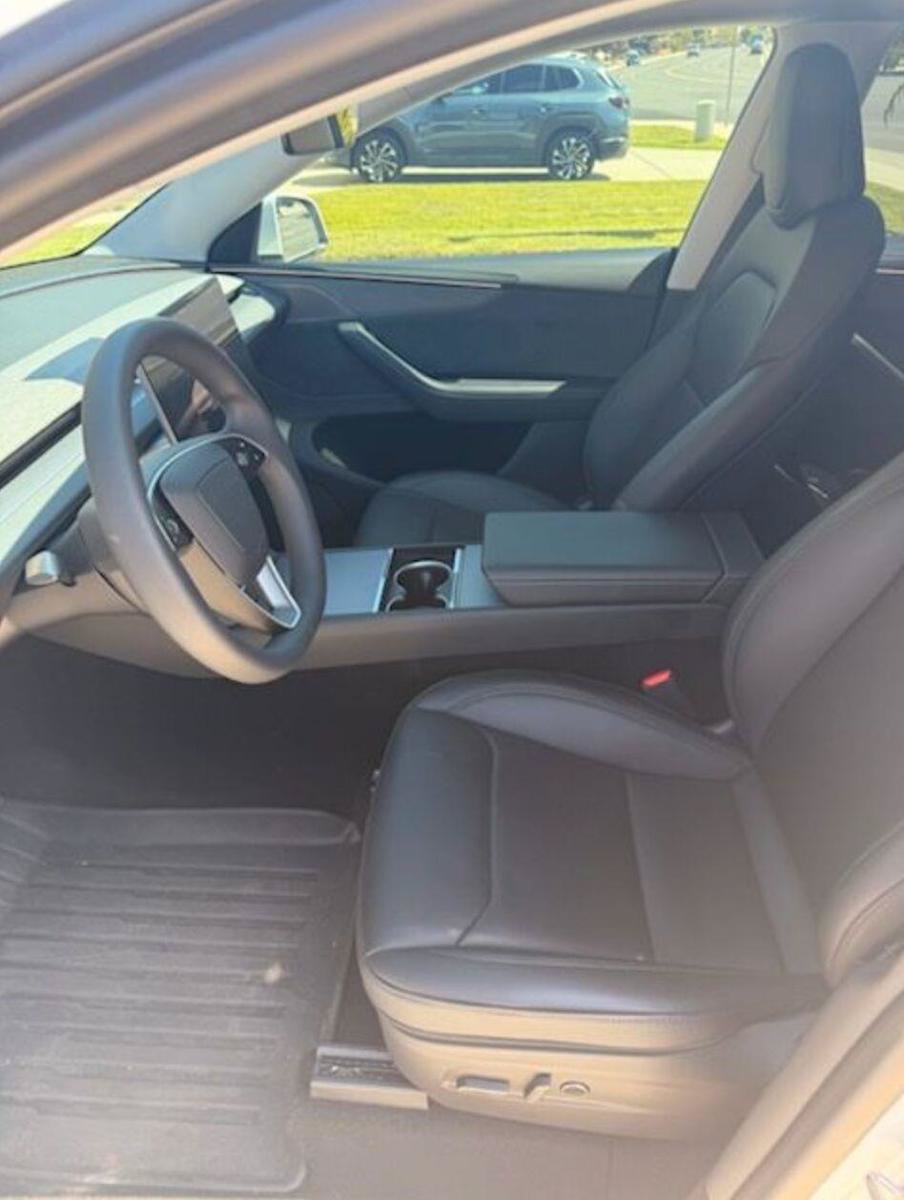 Used 2026 Tesla Model Y 2WD image 3