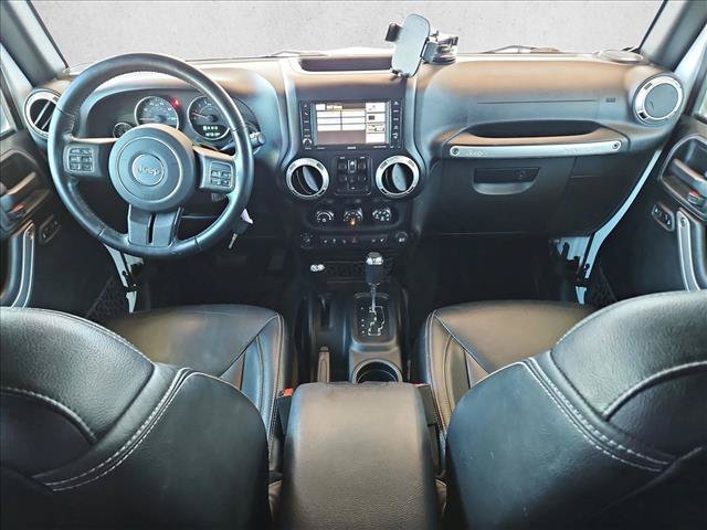 Used 2017 Jeep Wrangler Unlimited Rubicon w/ Connectivity Group AWD/4WD image 18