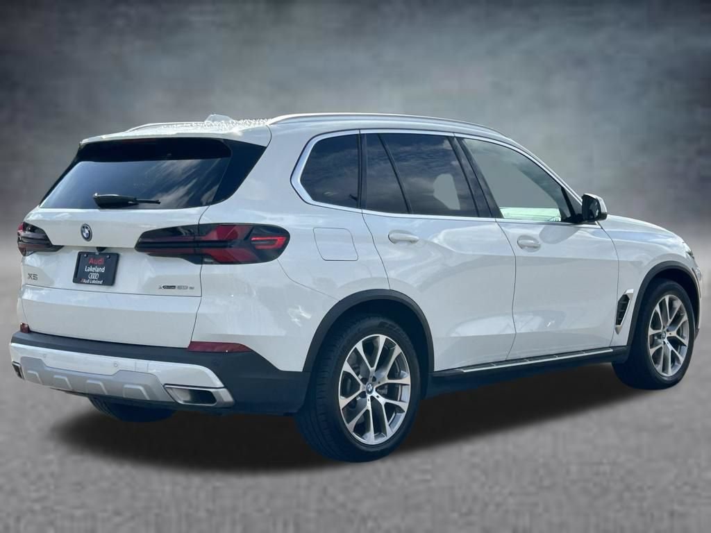 Used 2025 BMW X5 xDrive50e AWD/4WD image 5