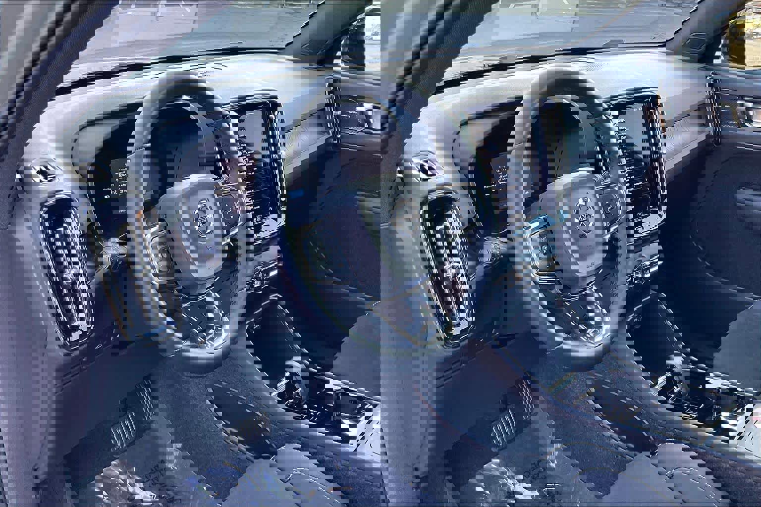 Used 2023 Volvo C40 P8 Recharge Ultimate image 17