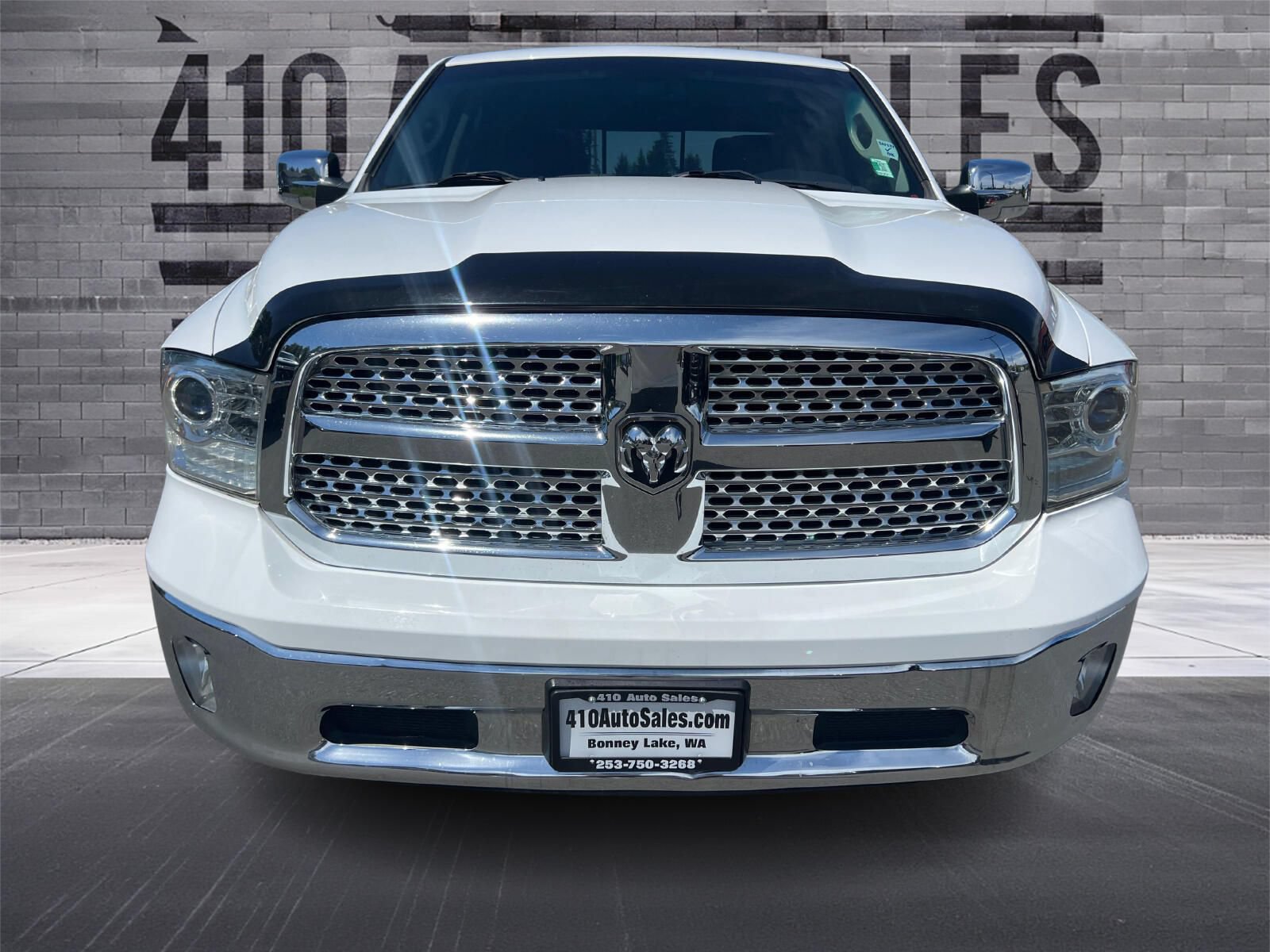 Used 2018 RAM 1500 Laramie AWD/4WD image 8