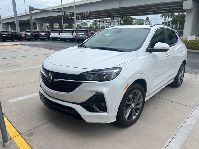 Used 2022 Buick Encore GX Select w/ Sport Touring Package FWD image 2