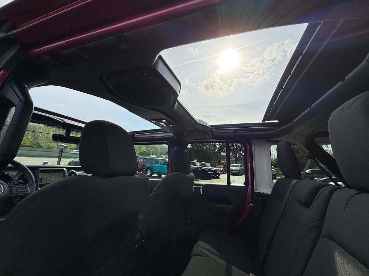 Used 2022 Jeep Wrangler Unlimited Sport w/ Sun And Sound Package AWD/4WD image 32