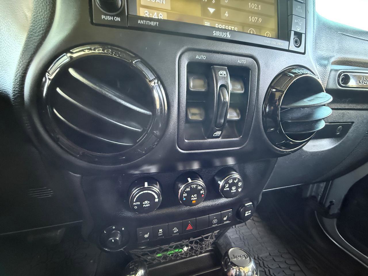 Used 2017 Jeep Wrangler Unlimited Sahara AWD/4WD image 23