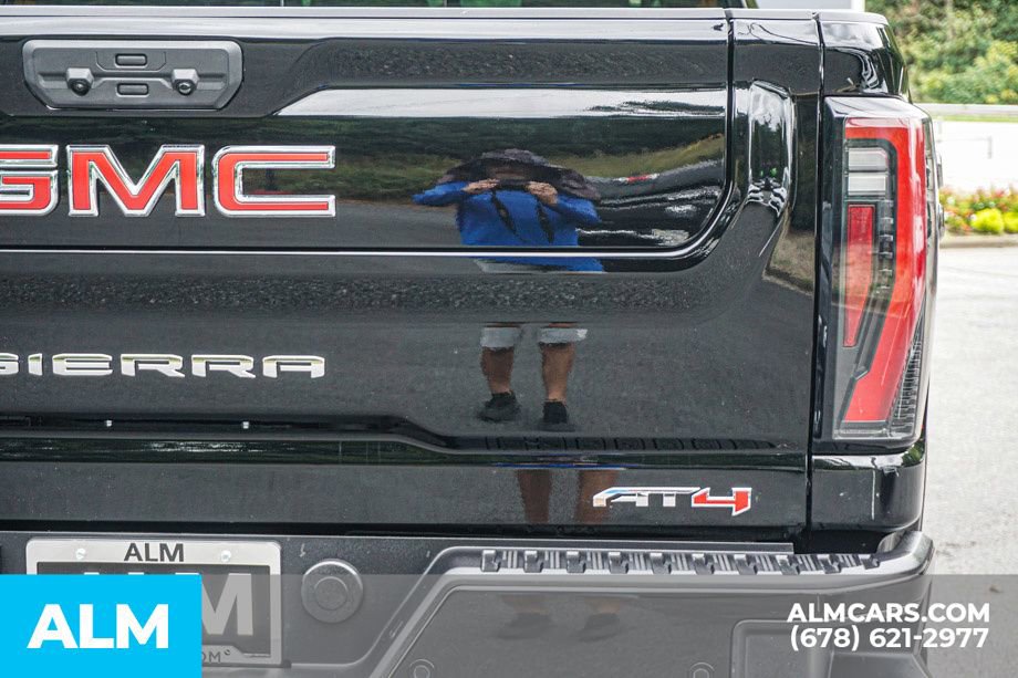Used 2025 GMC Sierra 2500 AT4 image 13