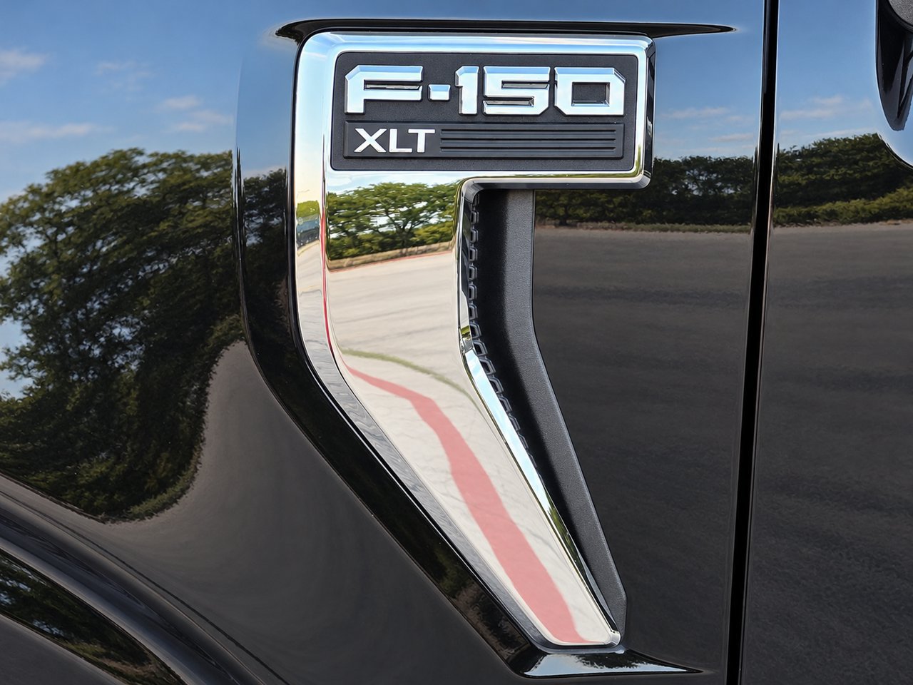 Used 2022 Ford F150 XLT w/ Equipment Group 302A High AWD/4WD image 9