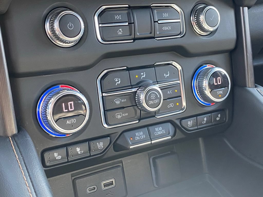 Used 2022 GMC Yukon XL AT4 AWD/4WD image 17