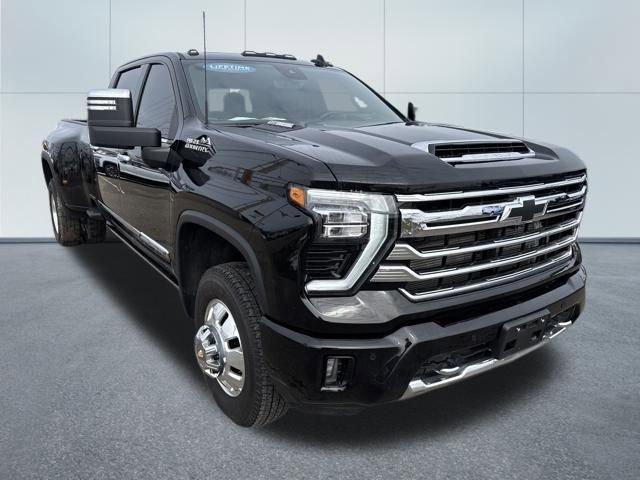 Used 2025 Chevrolet Silverado 3500 High Country w/ Technology Package image 8