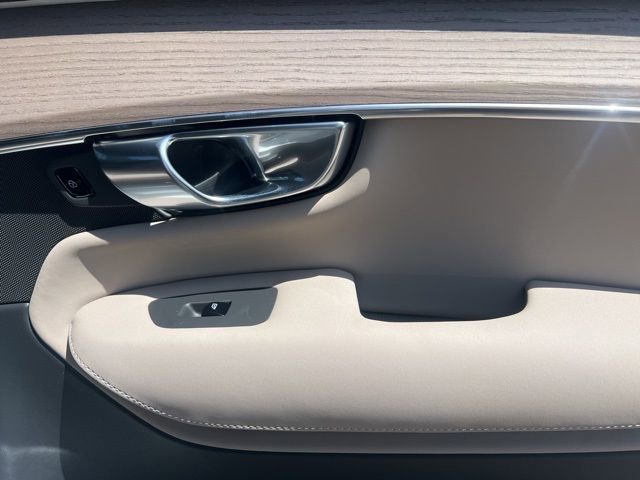 New 2026 Volvo XC90 B6 Plus w/ Protection Package image 31
