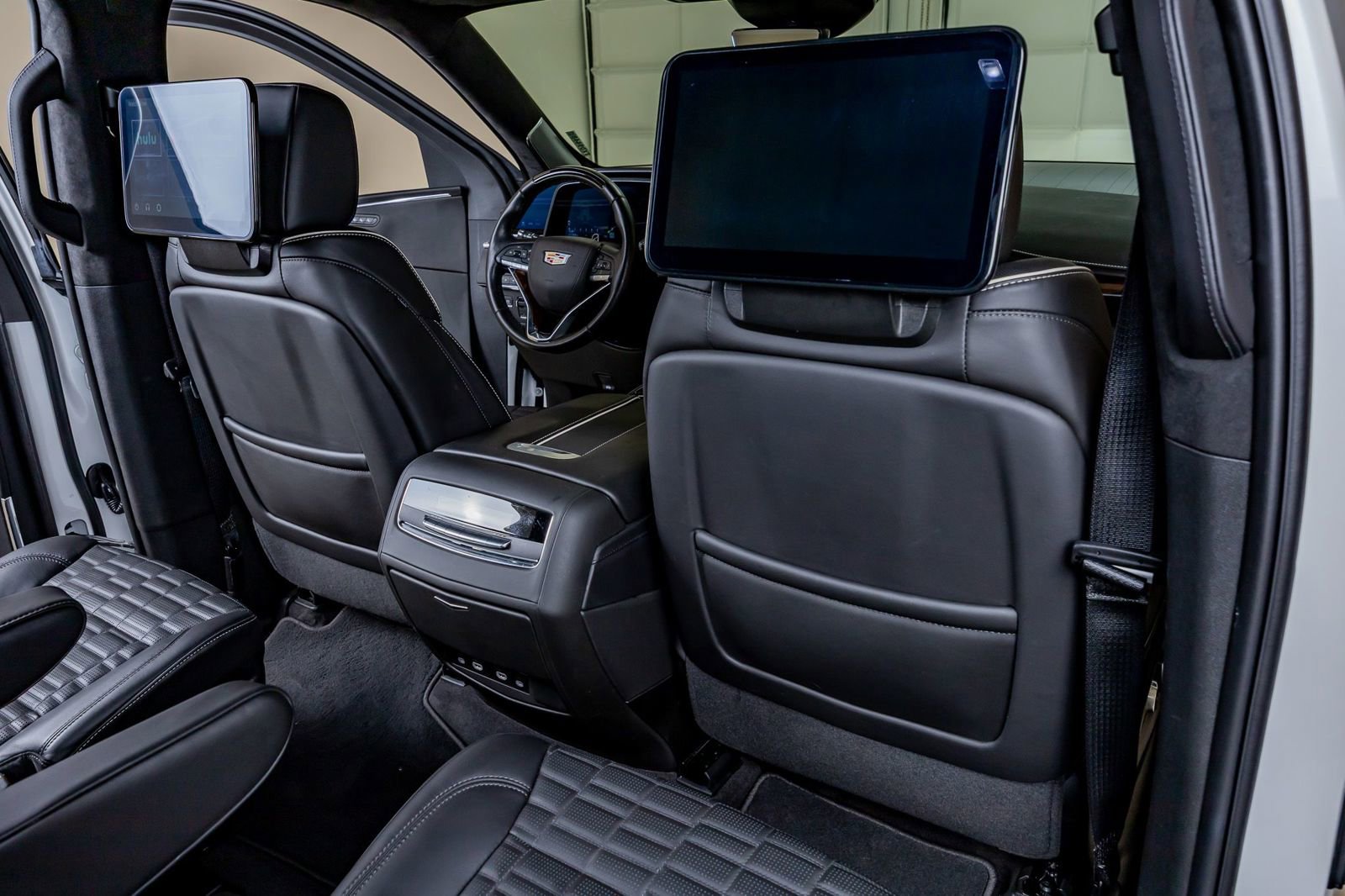 Used 2024 Cadillac Escalade Sport Platinum w/ LPO, ONYX Package AWD/4WD image 31