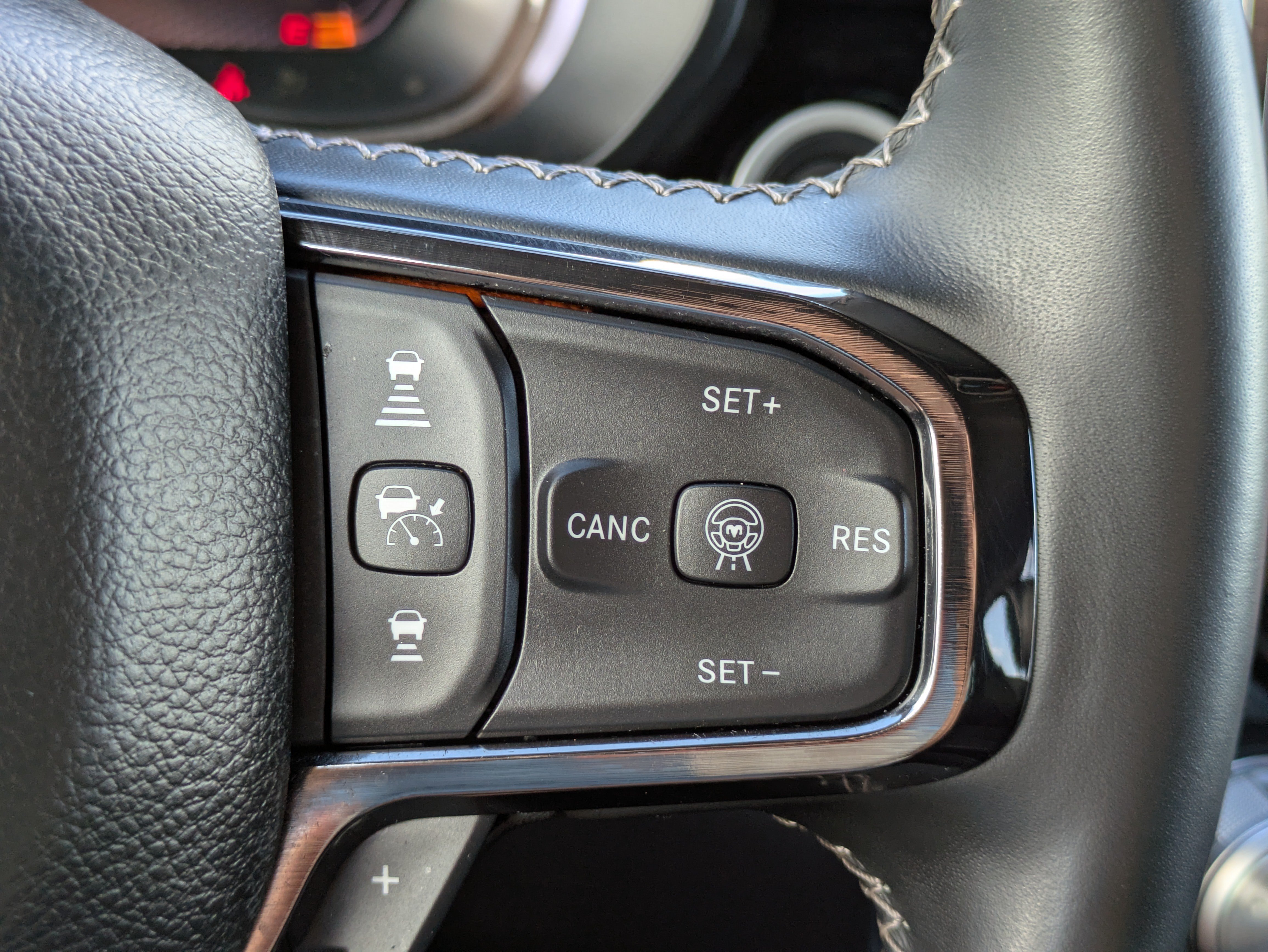 Used 2025 RAM 1500 Limited AWD/4WD image 25