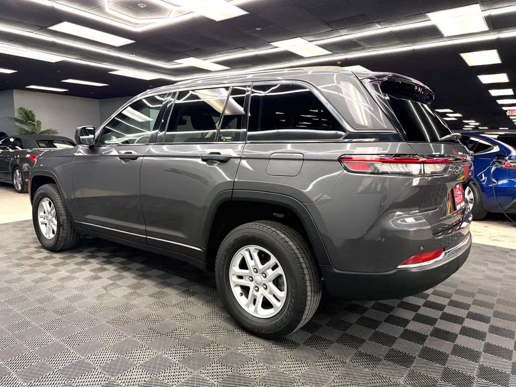 Used 2022 Jeep Grand Cherokee Laredo w/ Luxury Tech Group I RWD image 9